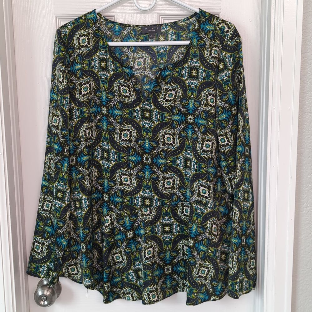 The Limited Long Sleeve shirt size L